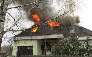 Leégett egy ház tetőszerkezete Magyarnándorban