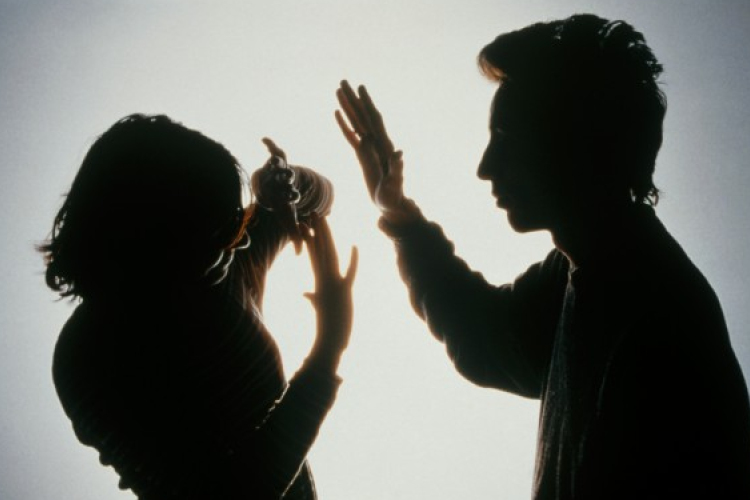 Anyósát bántalmazta