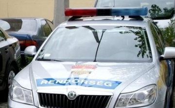 A bejárati ajtón vezette le dühét