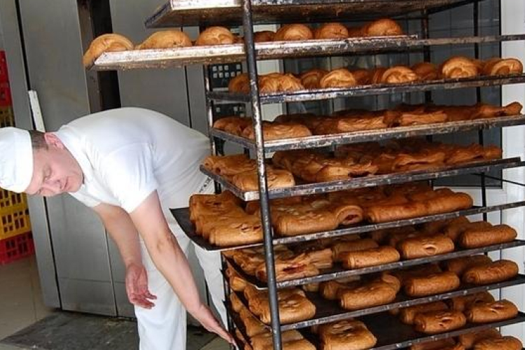 Megbontották a pékség kerítését