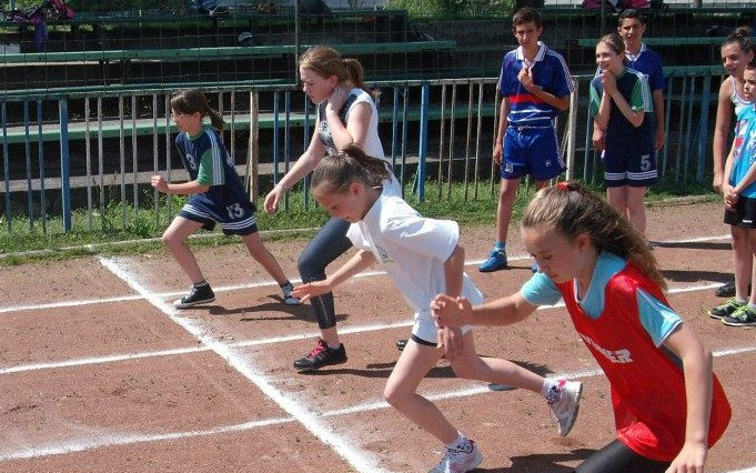 Remekeltek Nagyoroszi és Szügy kisiskolásai