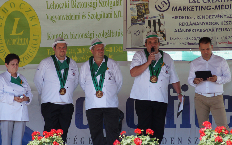 Hatalmas grillbuli volt Pilinyben