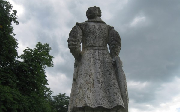 Restaurálták a Báthory-szobrot Salgótarjánban