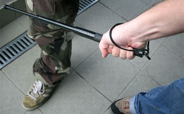 Felfegyverkezve elkövetett garázdaság Bátonyterenyén