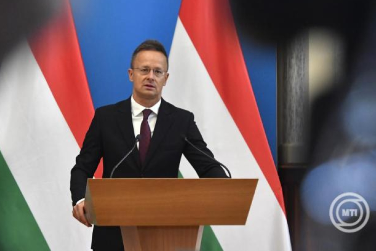 Szijjártó Péter elutasította lengyel kollégája, Radoslaw Sikorski újabb bírálatát