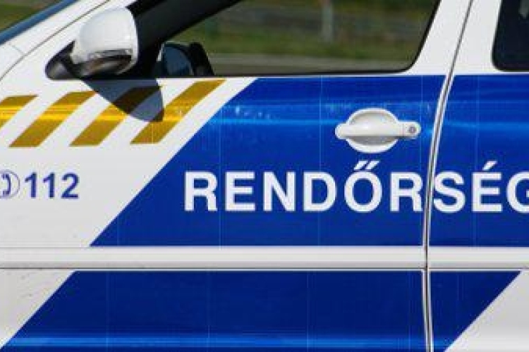 Lopáson érték tetten a körözött személyt