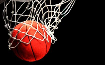 Menetelnek a pásztói kosarasok