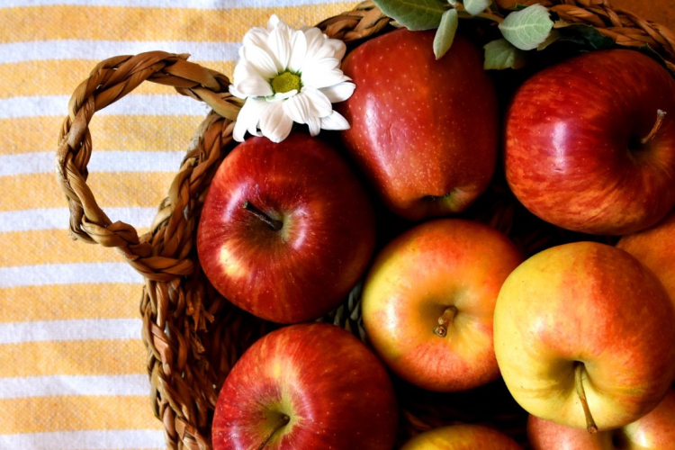 IGAZI CSODA - AZ ALMA - Naponta egy alma távol tartja az orvost...