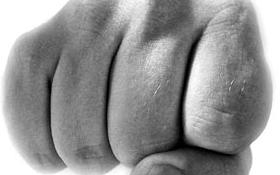 Előzmények nélkül ütötte a sértettet