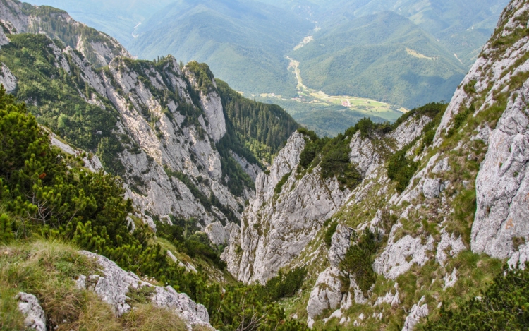 Eltévedt magyar túrázókat mentettek a Királykő-hegységből