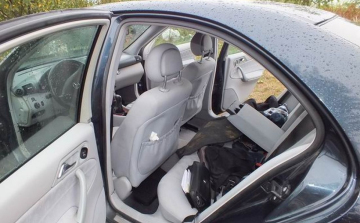 Ékszereket és járművet is lopott