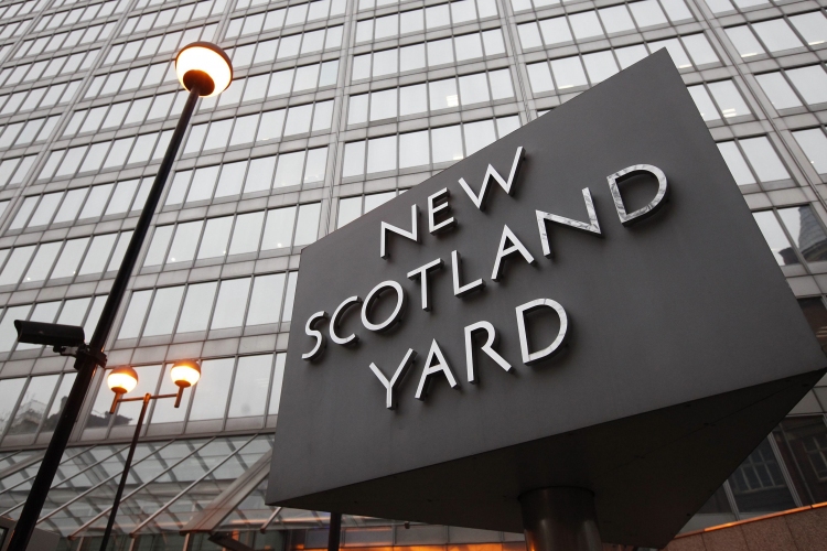 Folytatódnak a házkutatások a londoni merénylet után, a rendőrség tudja az elkövetők kilétét