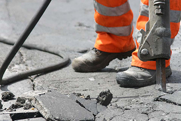 33 kilométeren kezdődött főútfelújítás megyénkben