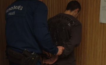 Idős asszonyt fosztott ki