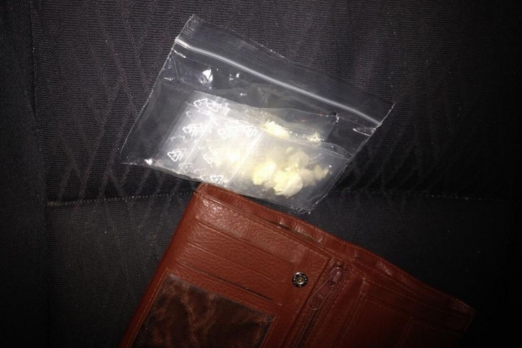 Kábítószergyanús anyag a pénztárcában