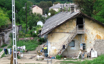 Kolónia bontások Salgótarjánban