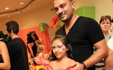 Gáspár Laci magához költöztette kislányát