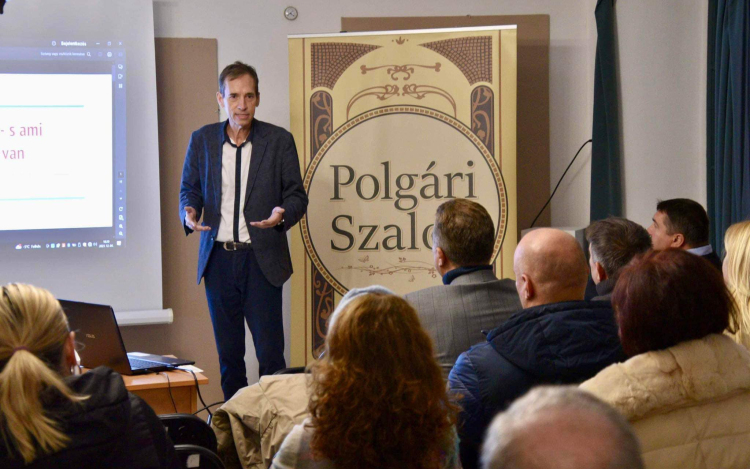 Dr. Kiss Róbert Richard - Polgári Szalon Pásztó - 2023 december 4. 