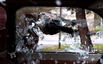 Gépjárműből lopott