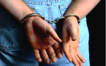 Előzetes letartóztatásban a magánlaksértők