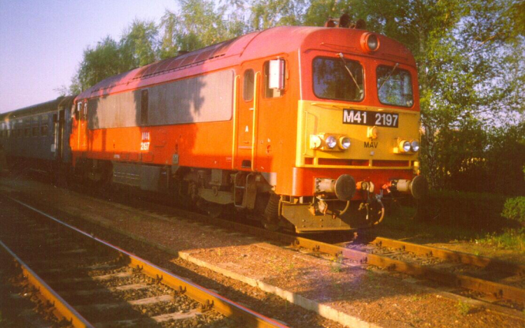 Vonatpótló buszok Somoskőújfalu és Hatvan között