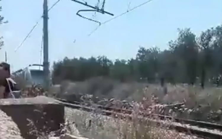 Frontálisan ütközött két vonat Olaszországban – több halott is van