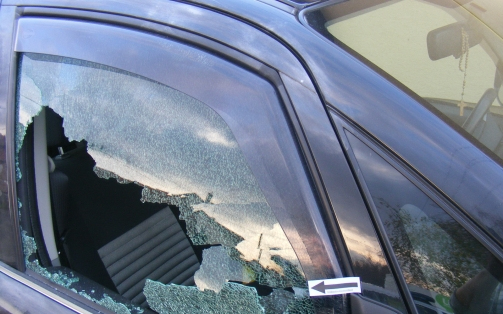 Vádemelés a gépkocsi feltörők ellen