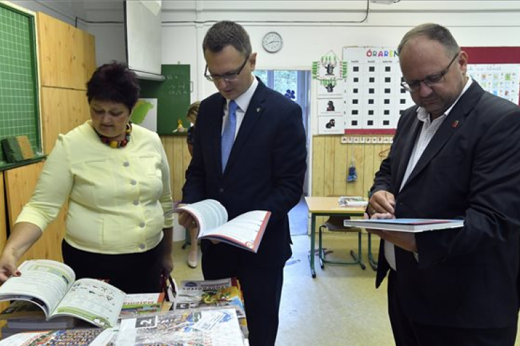 Az utolsó tankönyvcsomagok is megérkeztek az iskolákba