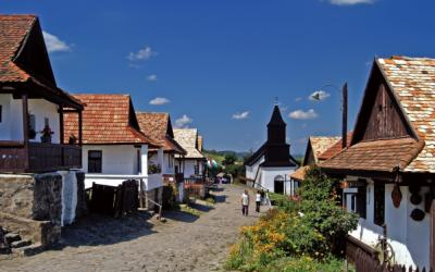 A hagyományok megőrzésével újul meg Hollókő