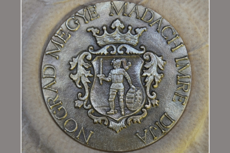 György Attila író és Molnár Péter szobrász kapja idén a Madách-díjat