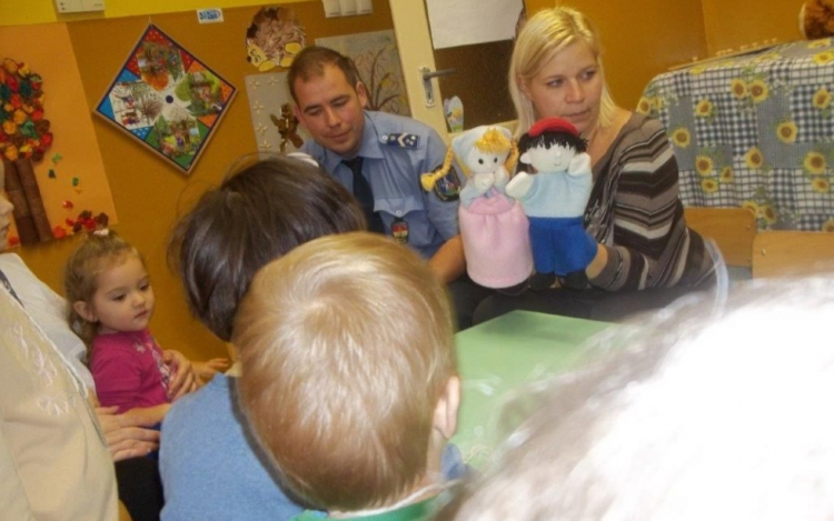 Rosszcsont Ricsi és Rozi az óvodában