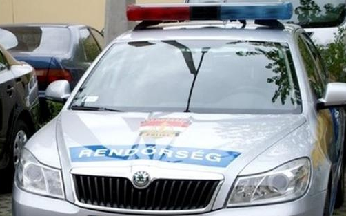 Rendőri segítség egy idős férfinak