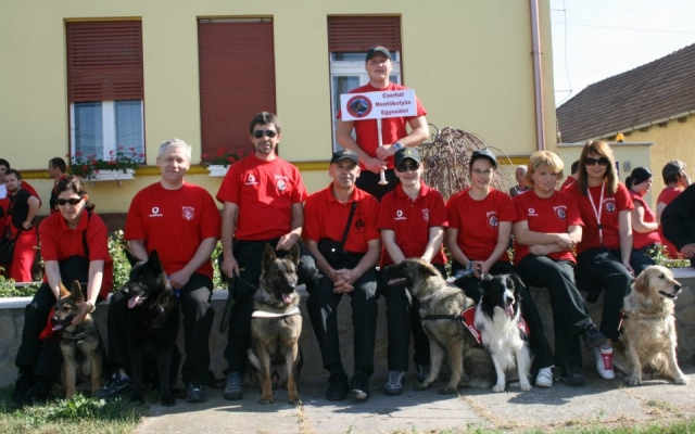 Mentőkutyások adománygyűjtése