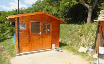 Hét végi házakba törtek be