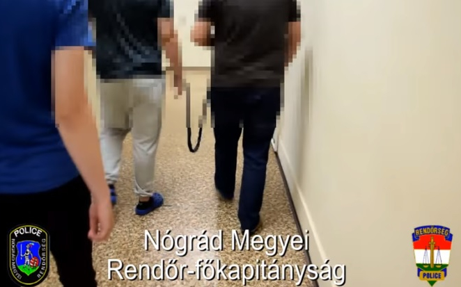 Bántalmazták, megzsarolták