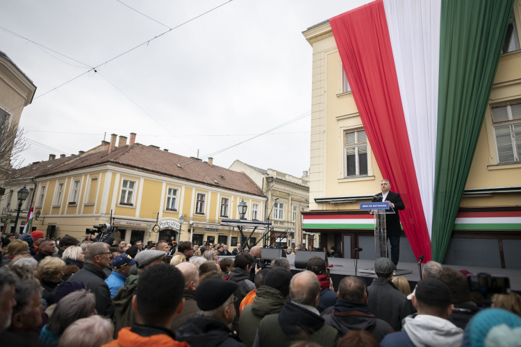 Orbán: a kérdés Magyarország számára, hogy háború vagy béke