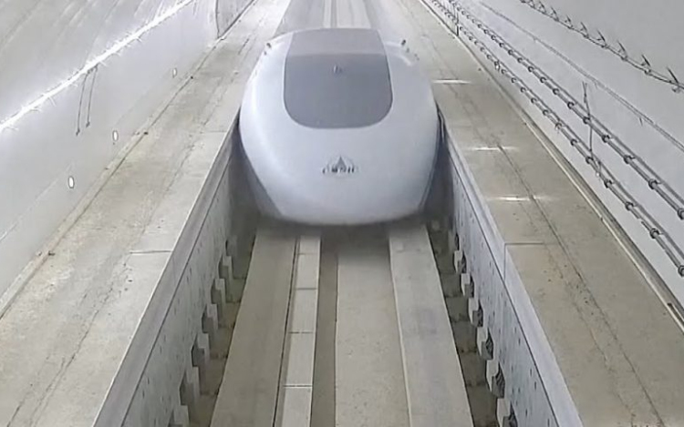 Hogy mehet 1000 km/h-val egy vonat