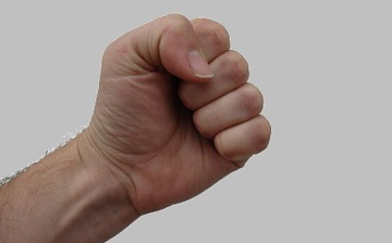 Italboltban verekedett össze apa és fia