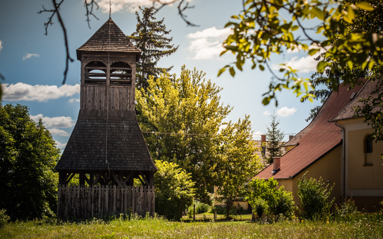 A ceredi fa harangláb - Videón megszólal a harang is!