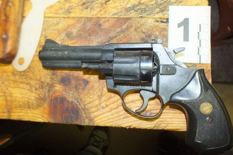 Illegális fegyverbirtoklás