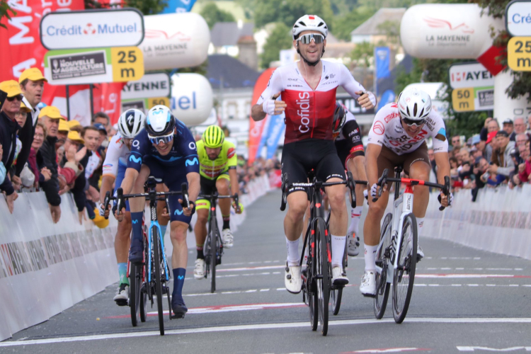 Giro d\'Italia - Benjamin Thomas nyerte a szerdai szakaszt, Valter bukott.