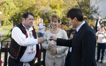 Hollókőre látogatott Áder János köztársasági elnök