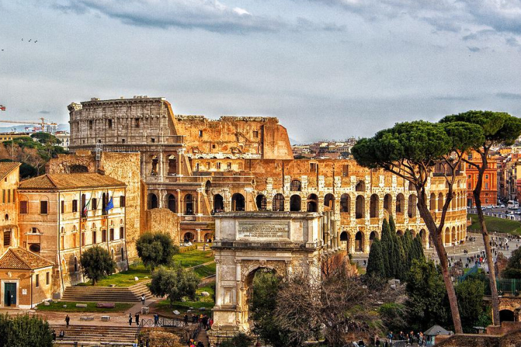 Idén még nem tudják elérni a pandémia előtti turizmus szintjét Olaszországban