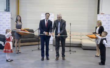 Átadták a Sinia Bútorgyártó Kft. új gyárát Bátonyterenyén