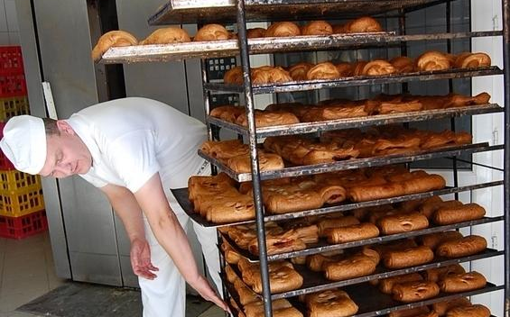 Megbontották a pékség kerítését