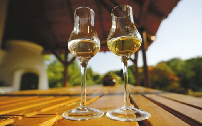 Nagykeresztúri pálinkák a nagykövetségeken