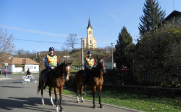 Nógrádban is szolgálatban a lovas rendőrök