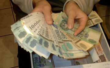 Készpénz a kesztyűtartóból