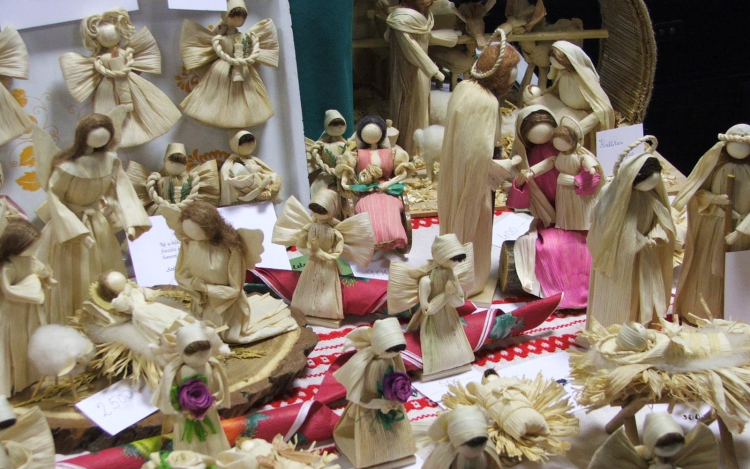 Kézművesek karácsonyi kiállítása és vására Salgótarjánban