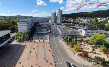 Napos-gomolyfelhős idő.
